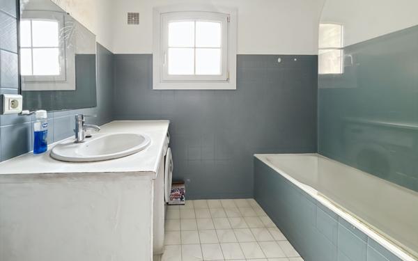 Appartement à vendre    2 pièces • 49 m2 Saint-Raphaël