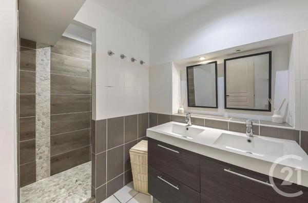Maison à vendre  3 pièces - 61 m 2   STE MAXIME  - 83