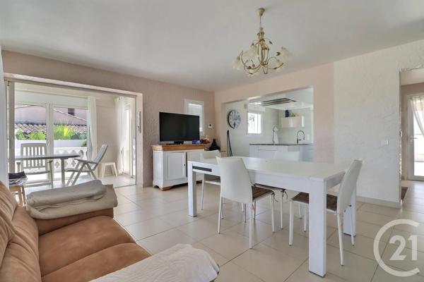 Maison à vendre  4 pièces - 100 m 2   FREJUS  - 83