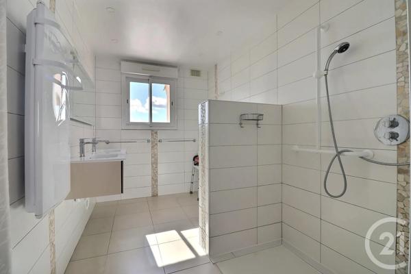 Maison à vendre  4 pièces - 100 m 2   FREJUS  - 83