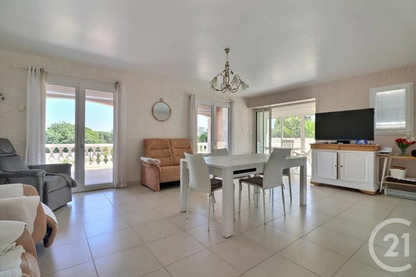 Maison à vendre  4 pièces - 100 m 2   FREJUS  - 83