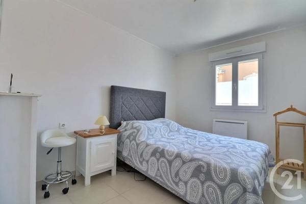 Maison à vendre  4 pièces - 100 m 2   FREJUS  - 83