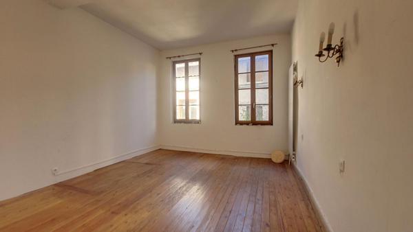 81540- SOREZE- Maison de caractère du XVIe s- 110 m². Cour intérieure. Loggia