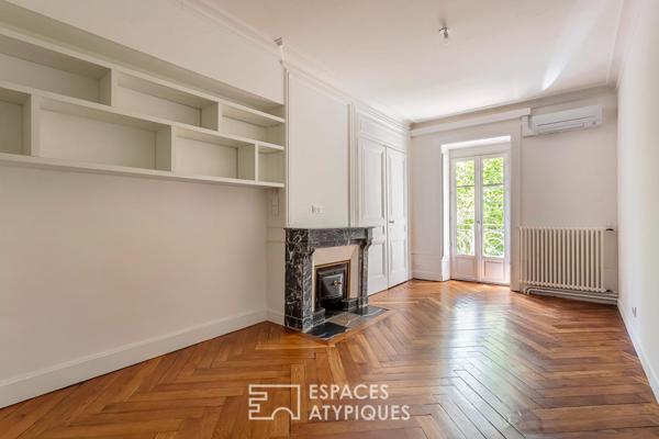 Appartement Haussmannien avec balcon en dernier étage
