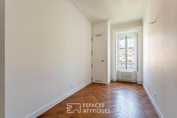 Appartement Haussmannien avec balcon en dernier étage