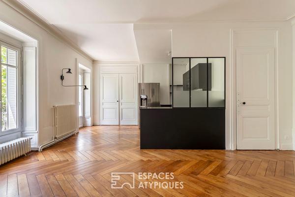 Appartement Haussmannien avec balcon en dernier étage