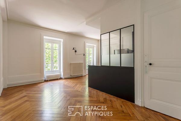Appartement Haussmannien avec balcon en dernier étage