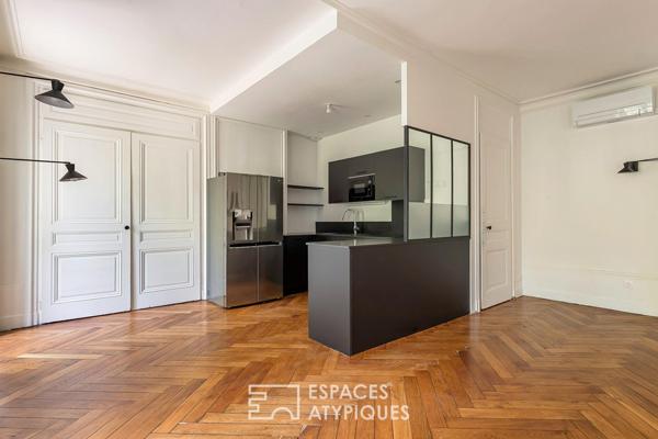 Appartement Haussmannien avec balcon en dernier étage