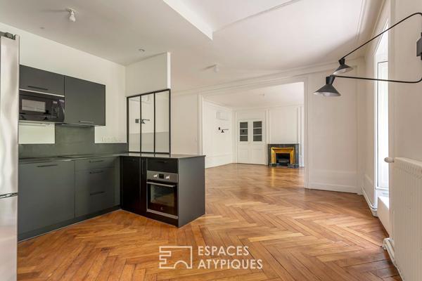 Appartement Haussmannien avec balcon en dernier étage