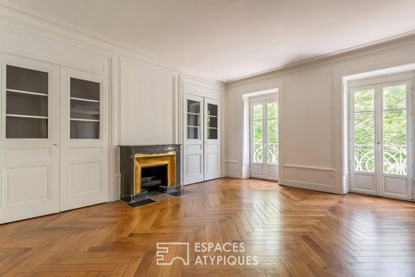 Appartement Haussmannien avec balcon en dernier étage