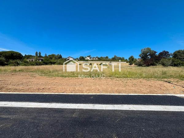 Terrain plat 750 m2 viabilisé libre tout constructeur