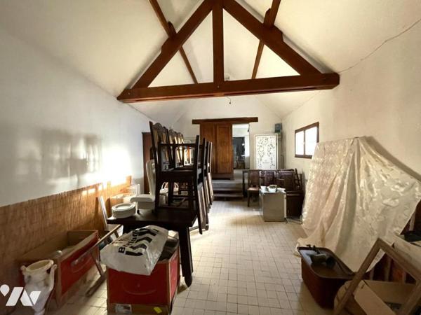 Carnac Plage- local commercial sur deux niveaux.