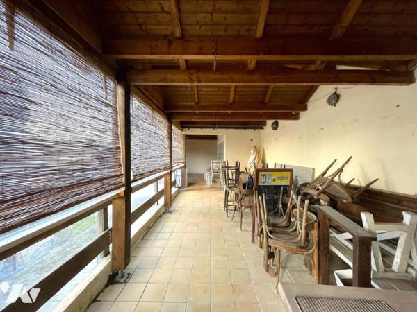 Carnac Plage- local commercial sur deux niveaux.