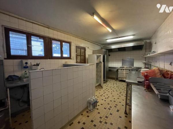 Carnac Plage- local commercial sur deux niveaux.