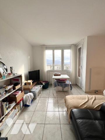 MEYLAN : Rue des Lilas