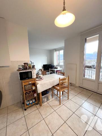 MEYLAN : Rue des Lilas