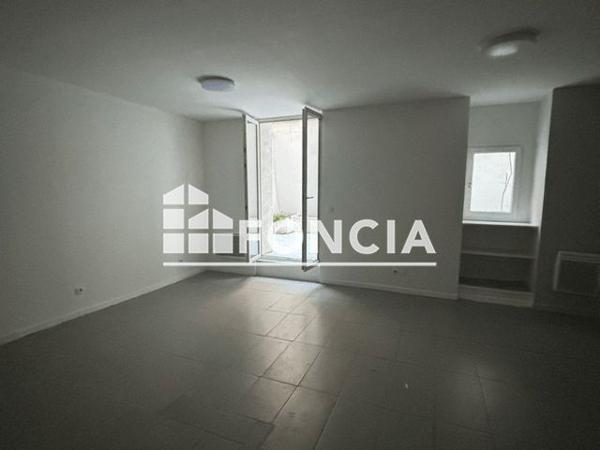 Location Appartement 2 pièces 46.41 m² - 44 RUE ST PIERRE Marseille 05 13005