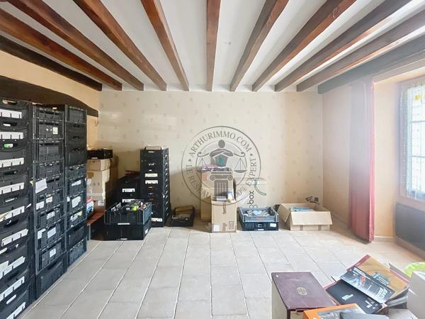 Vente                                                      Maison
                        
                     5 pièces                      167 m2                     à Auneau