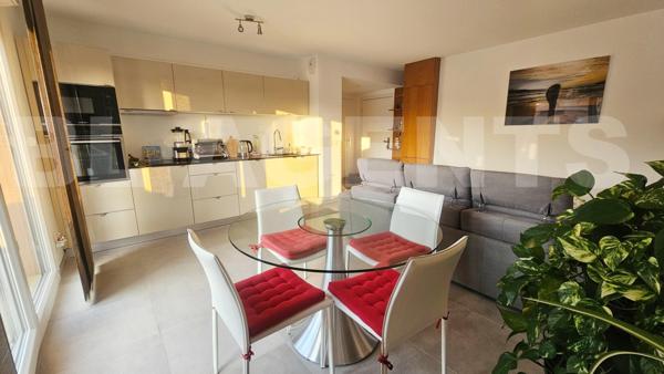 Appartement d’exception au dernier étage d’une résidence récente, offrant terrasse avec vue dégagée,