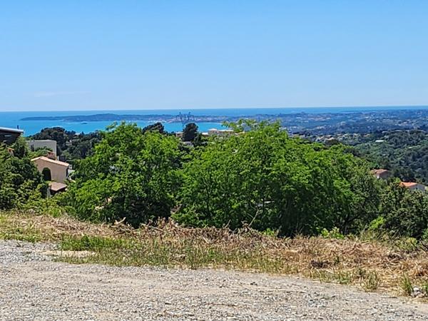 La Gaude (06610) LA GAUDE : TERRAIN VIABILISE POSITION DOMINANTE BEL APPERCU MER EXPOSE PLEIN SUD