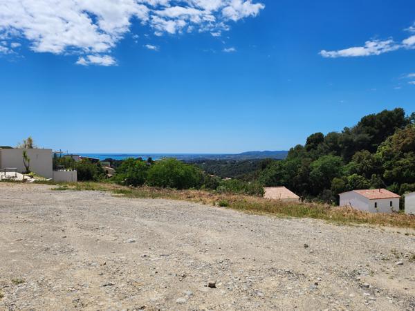 La Gaude (06610) LA GAUDE : TERRAIN VIABILISE POSITION DOMINANTE BEL APPERCU MER EXPOSE PLEIN SUD