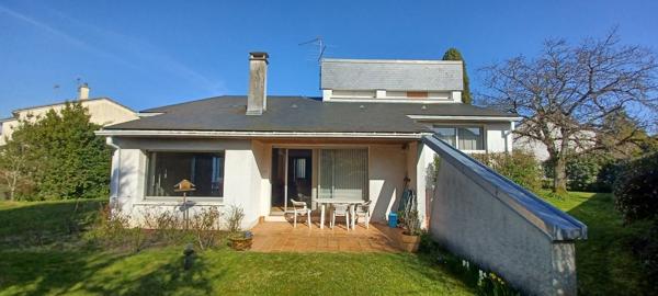 BELLE MAISON D’ARCHITECTE DE 152 M² DANS PETITE RÉSIDENCE PROCHE GARE ET CENTRE VILLE CHÂTELLERAULT Réf 2664