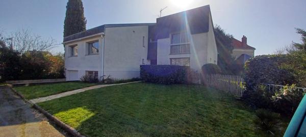 BELLE MAISON D’ARCHITECTE DE 152 M² DANS PETITE RÉSIDENCE PROCHE GARE ET CENTRE VILLE CHÂTELLERAULT Réf 2664