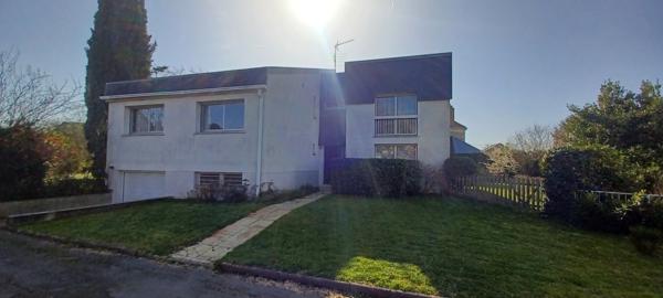 BELLE MAISON D’ARCHITECTE DE 152 M² DANS PETITE RÉSIDENCE PROCHE GARE ET CENTRE VILLE CHÂTELLERAULT Réf 2664