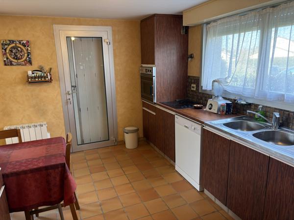 BELLE MAISON D’ARCHITECTE DE 152 M² DANS PETITE RÉSIDENCE PROCHE GARE ET CENTRE VILLE CHÂTELLERAULT Réf 2664
