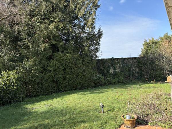 BELLE MAISON D’ARCHITECTE DE 152 M² DANS PETITE RÉSIDENCE PROCHE GARE ET CENTRE VILLE CHÂTELLERAULT Réf 2664