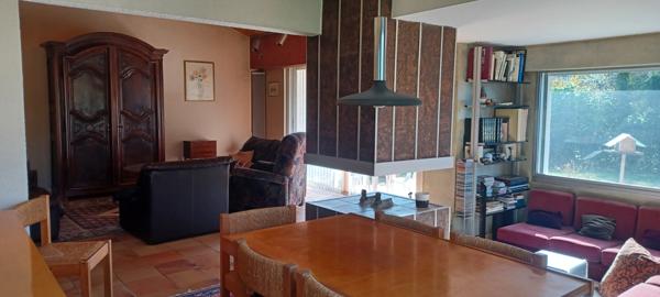 BELLE MAISON D’ARCHITECTE DE 152 M² DANS PETITE RÉSIDENCE PROCHE GARE ET CENTRE VILLE CHÂTELLERAULT Réf 2664