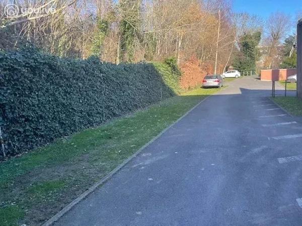 Local d’activité de 44 m avec 2 places de parking