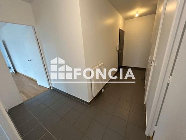 Location Appartement 3 pièces 81.89 m² - 9 AVENUE GI LAPERRINE Caen 14000