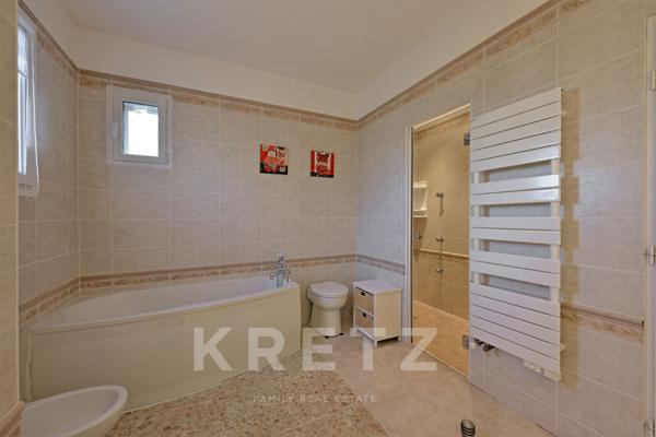 Maison de charme avec piscine et jardin intimiste au cœur de Générac, entre Nîmes et Camargues