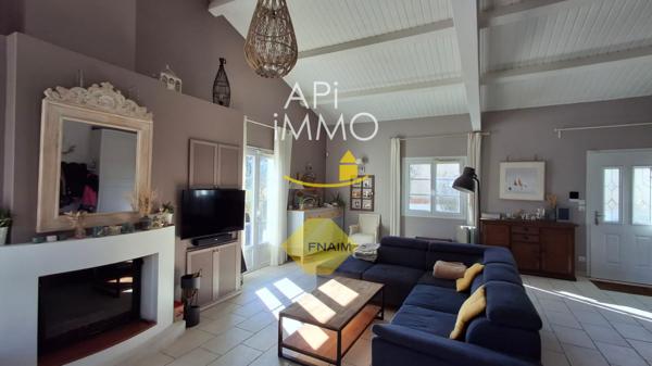 Maison 4 chambres de 175m² et un T2 de 40m² Saint vivien Maison 4 chambres de 175m² et un T2 de 40m² Saint vivien