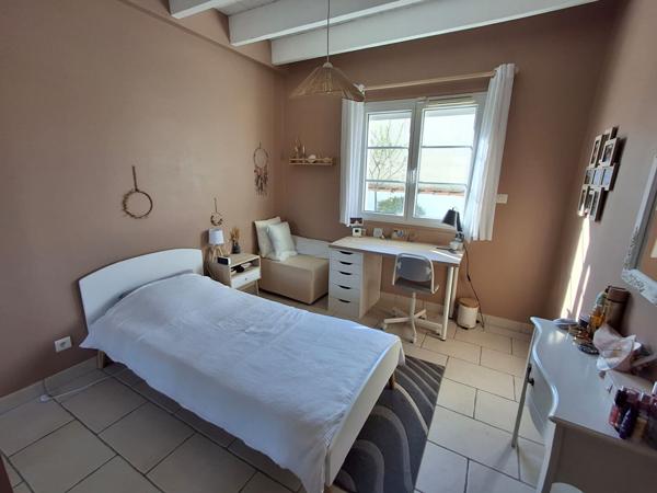 Maison 4 chambres de 175m² et un T2 de 40m² Saint vivien Maison 4 chambres de 175m² et un T2 de 40m² Saint vivien