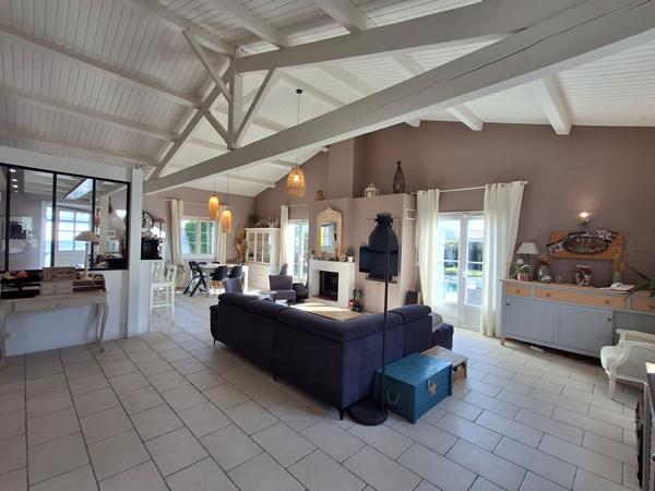 Maison 4 chambres de 175m² et un T2 de 40m² Saint vivien Maison 4 chambres de 175m² et un T2 de 40m² Saint vivien