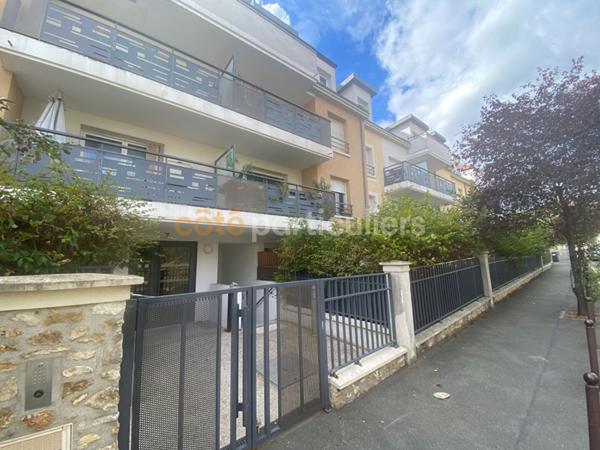 Vente
                Appartement32 m² - 1 Pièce -
                    MONTLHERY (91310)