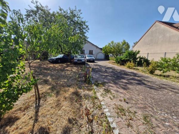 A VENDRE - ORLEANS Maison charmante en briques de 137 m² sur un terrain d'environ 1330 m²