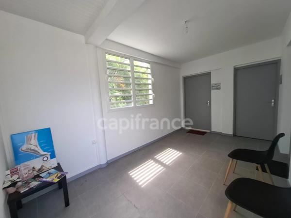 Ducos - Local professionnel dans centre médical - 20m²