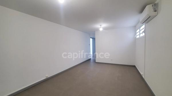 Ducos - Local professionnel dans centre médical - 20m²