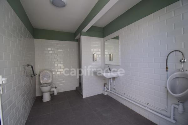 Ducos - Local professionnel dans centre médical - 20m²