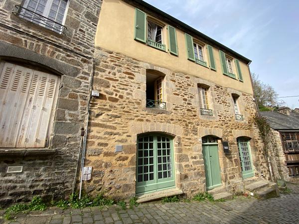 A VENDRE ! Maison d'Exception à Dinan, avec un jardin unique dans le Jerzual