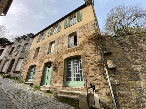 A VENDRE ! Maison d'Exception à Dinan, avec un jardin unique dans le Jerzual