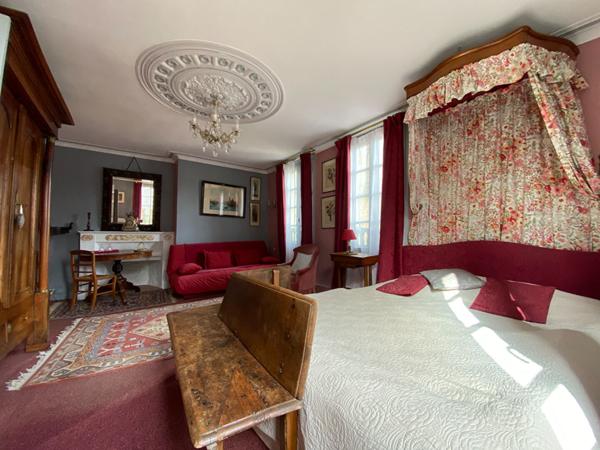 A VENDRE ! Maison d'Exception à Dinan, avec un jardin unique dans le Jerzual