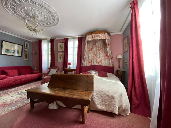 A VENDRE ! Maison d'Exception à Dinan, avec un jardin unique dans le Jerzual