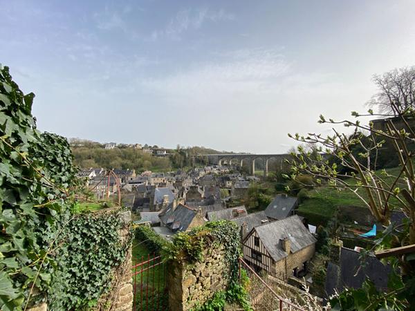 A VENDRE ! Maison d'Exception à Dinan, avec un jardin unique dans le Jerzual