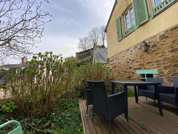 A VENDRE ! Maison d'Exception à Dinan, avec un jardin unique dans le Jerzual
