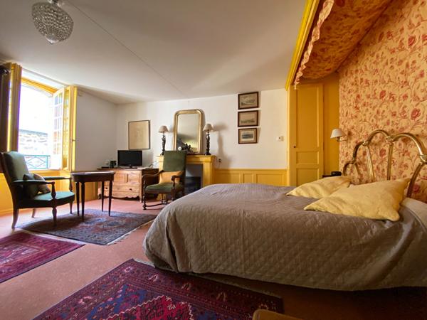 A VENDRE ! Maison d'Exception à Dinan, avec un jardin unique dans le Jerzual