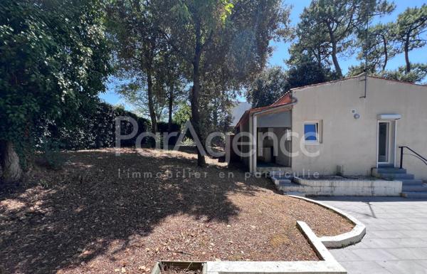 A LOUER - Maison T3 Jardin clos et arboré de pins